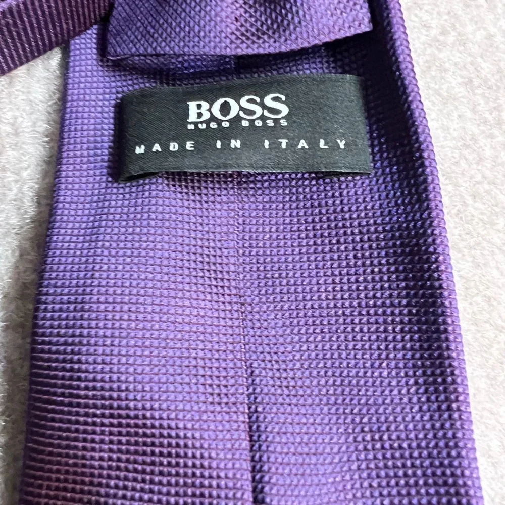 Hugo Boss Silk Necktie Mens OS Purple Textured Silk Woven Italy Luxury Business
